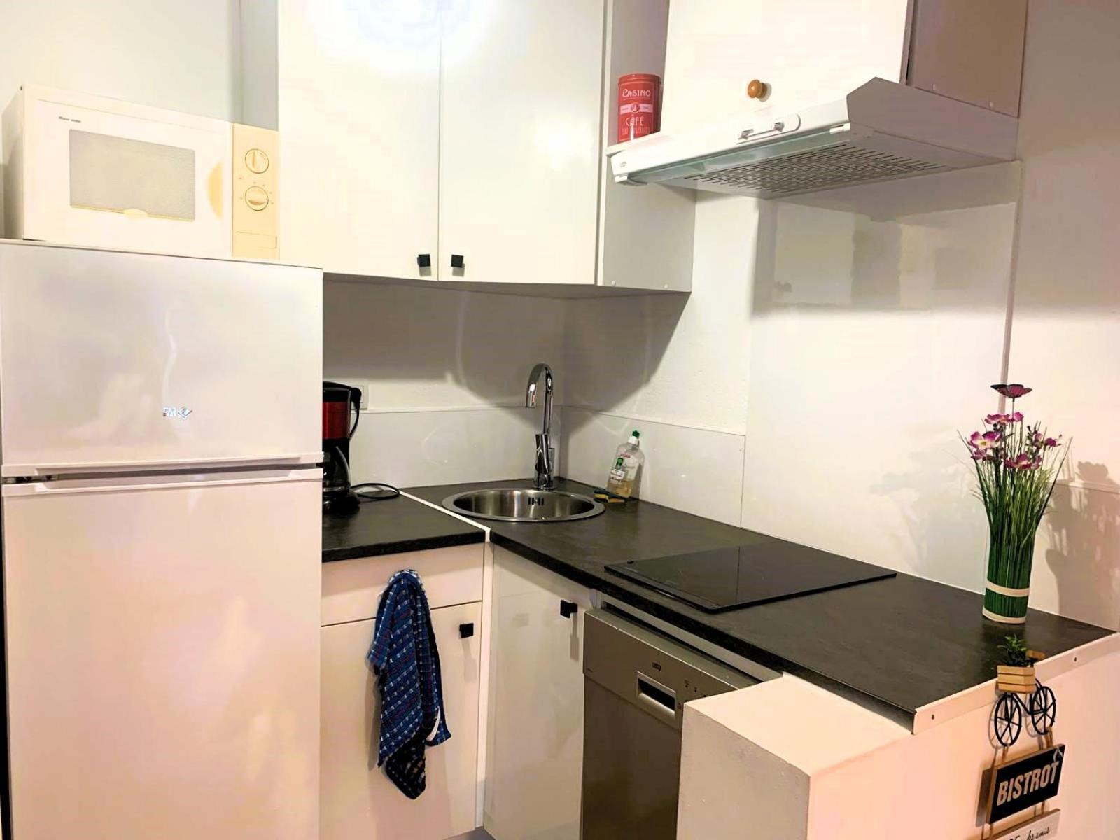 Reve D'Azur En Bord De Mer A La Nartelle Avec Piscine Dans La Residence, Terrasse, Bbq, 2 Chambres 2 Sdb Logement De 35M2 Draps Inclus Сен Максим Екстериор снимка