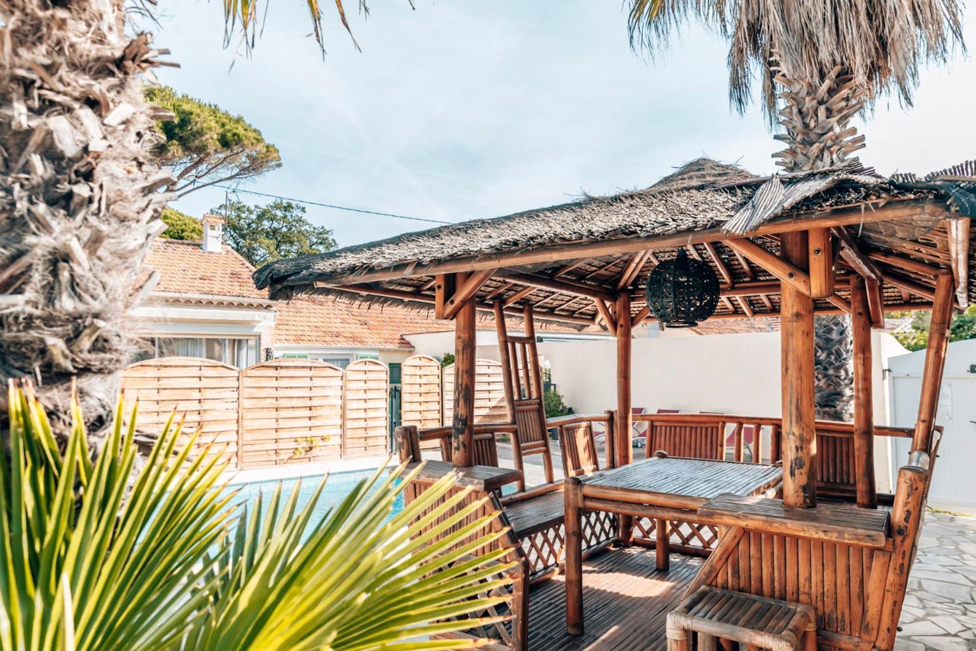 Reve D'Azur En Bord De Mer A La Nartelle Avec Piscine Dans La Residence, Terrasse, Bbq, 2 Chambres 2 Sdb Logement De 35M2 Draps Inclus Сен Максим Екстериор снимка