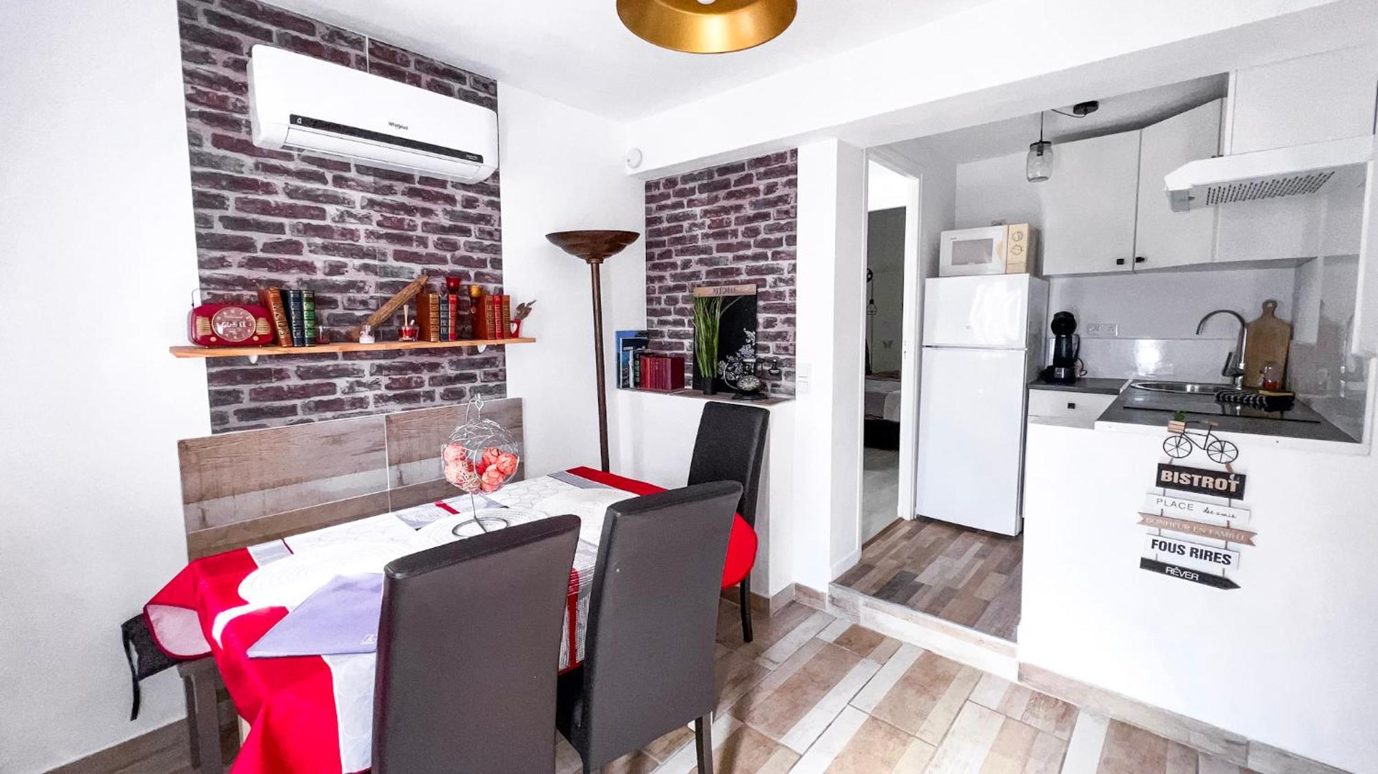 Reve D'Azur En Bord De Mer A La Nartelle Avec Piscine Dans La Residence, Terrasse, Bbq, 2 Chambres 2 Sdb Logement De 35M2 Draps Inclus Сен Максим Екстериор снимка
