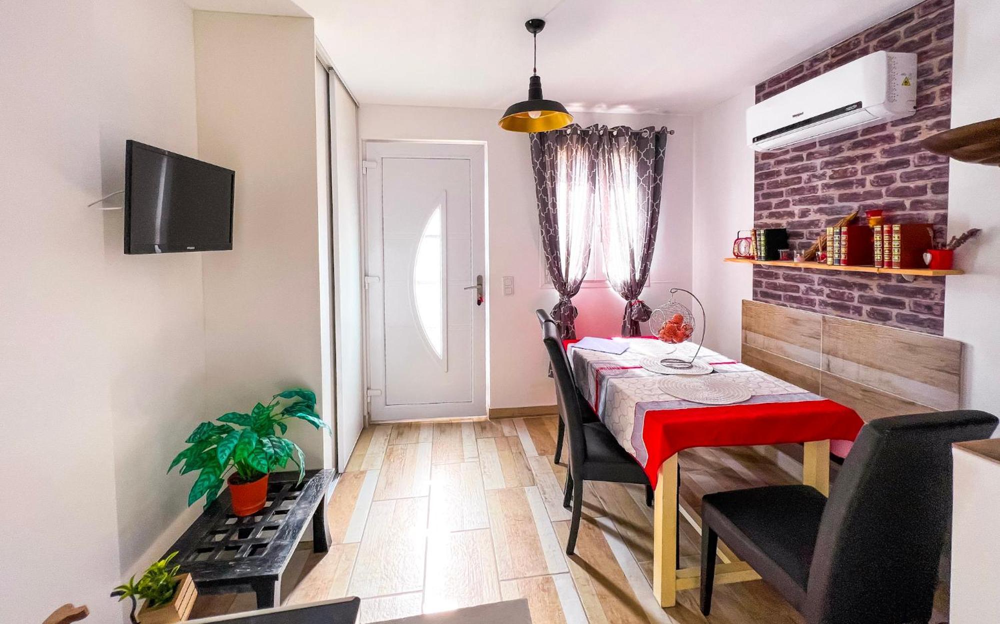 Reve D'Azur En Bord De Mer A La Nartelle Avec Piscine Dans La Residence, Terrasse, Bbq, 2 Chambres 2 Sdb Logement De 35M2 Draps Inclus Сен Максим Екстериор снимка
