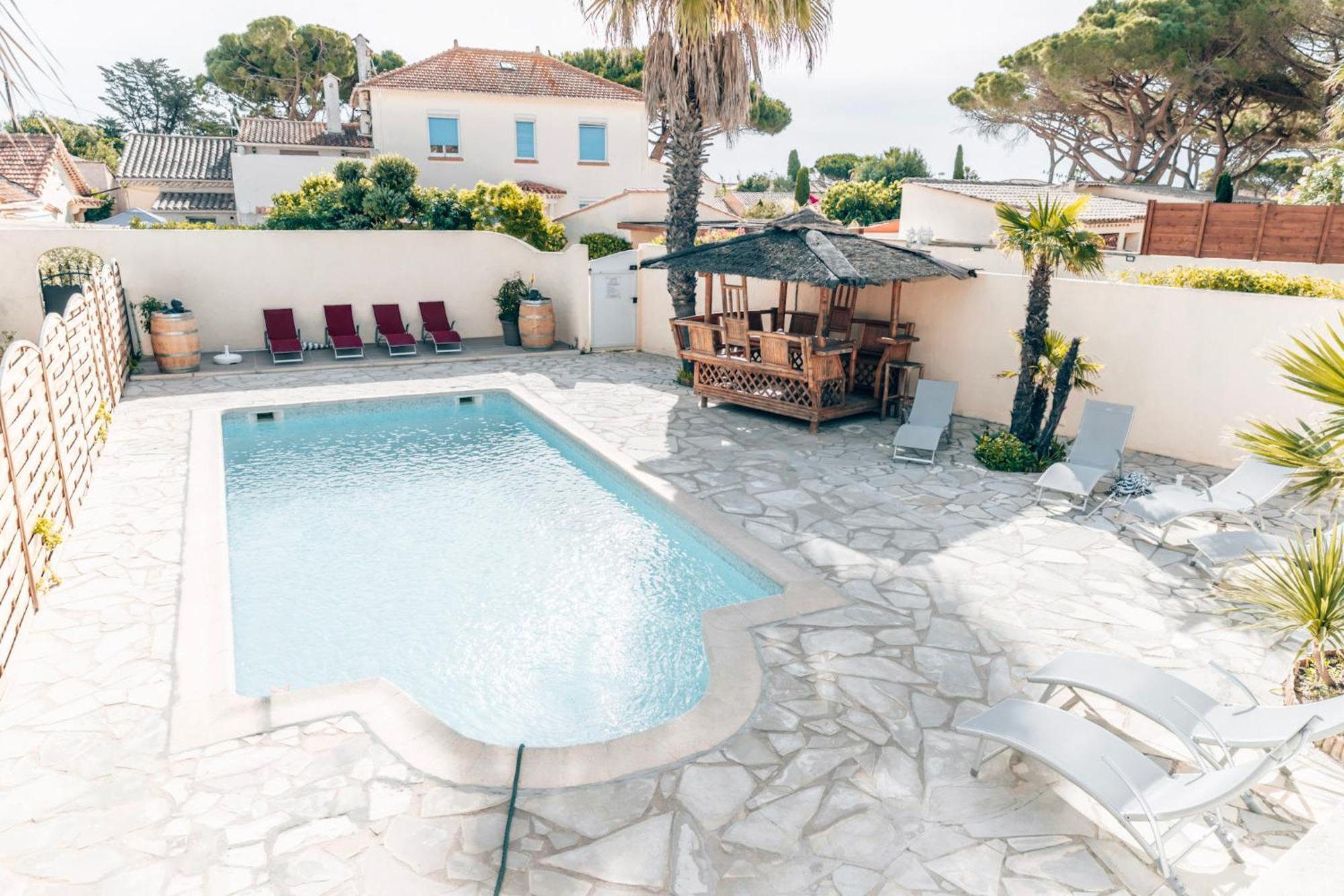 Reve D'Azur En Bord De Mer A La Nartelle Avec Piscine Dans La Residence, Terrasse, Bbq, 2 Chambres 2 Sdb Logement De 35M2 Draps Inclus Сен Максим Екстериор снимка